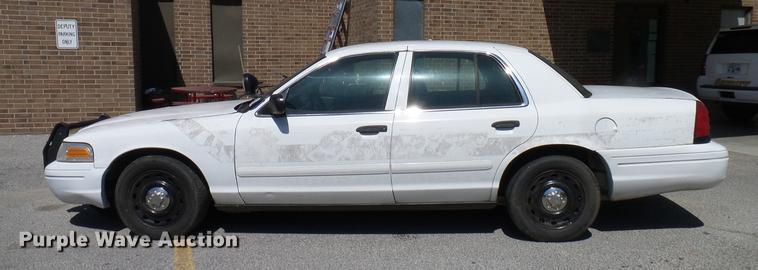 image for item DD8356 2004 Ford Crown Victoria Police Interceptor