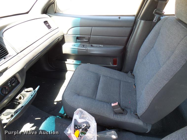 image for item DD8356 2004 Ford Crown Victoria Police Interceptor