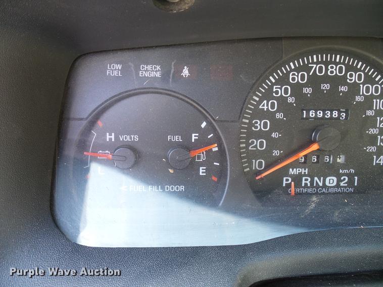 image for item DD8356 2004 Ford Crown Victoria Police Interceptor