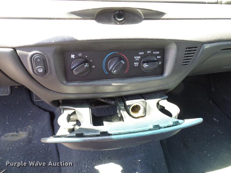 image for item DD8356 2004 Ford Crown Victoria Police Interceptor