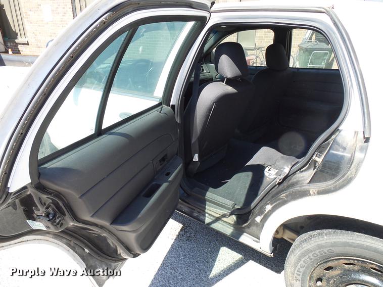 image for item DD8356 2004 Ford Crown Victoria Police Interceptor
