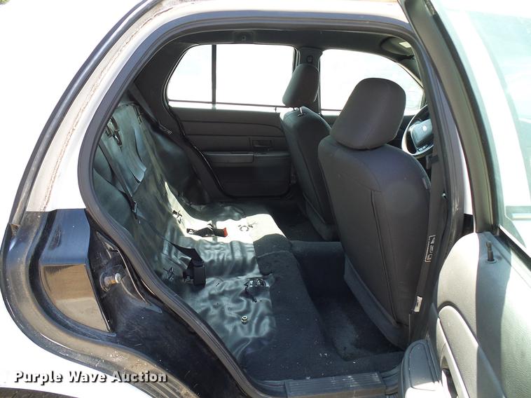 image for item DD8356 2004 Ford Crown Victoria Police Interceptor