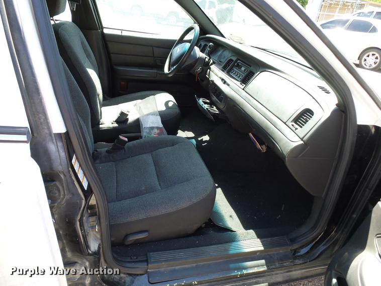 image for item DD8356 2004 Ford Crown Victoria Police Interceptor