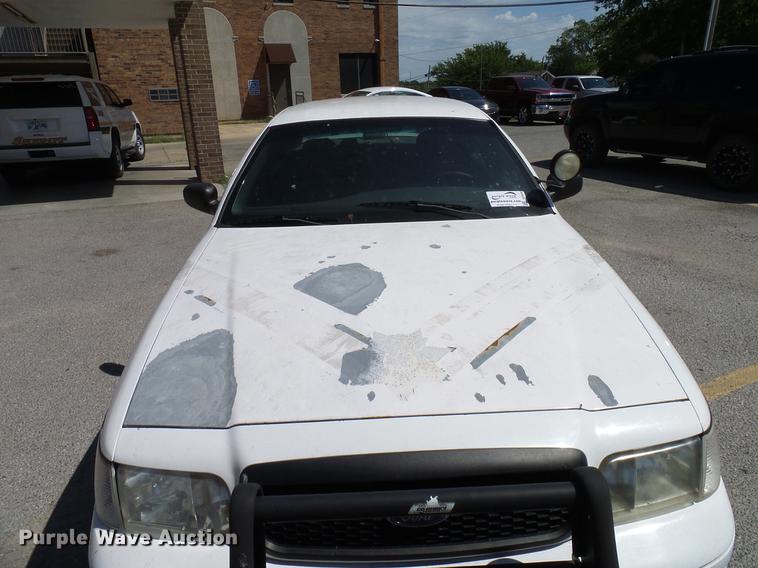 image for item DD8356 2004 Ford Crown Victoria Police Interceptor