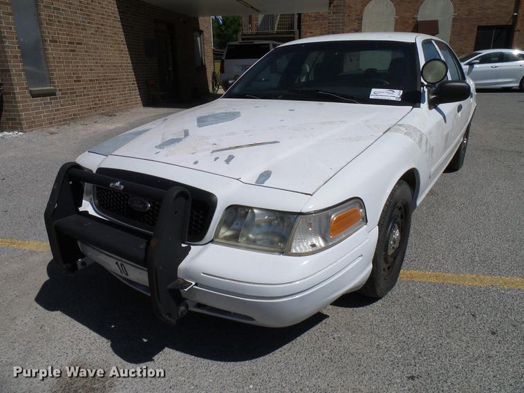 image for item DD8356 2004 Ford Crown Victoria Police Interceptor