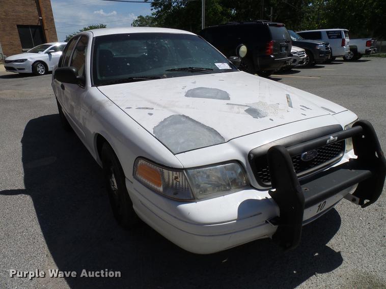 image for item DD8356 2004 Ford Crown Victoria Police Interceptor