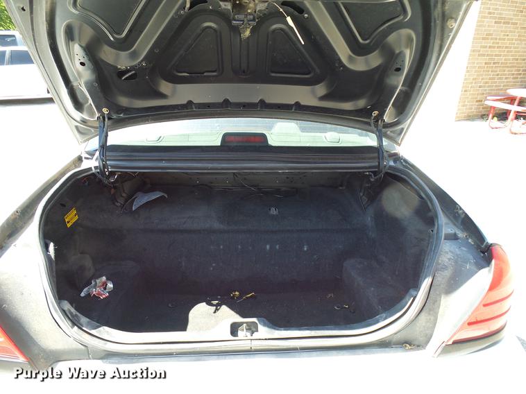 image for item DD8356 2004 Ford Crown Victoria Police Interceptor