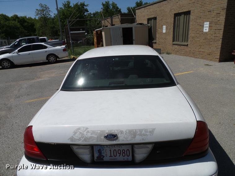 image for item DD8356 2004 Ford Crown Victoria Police Interceptor