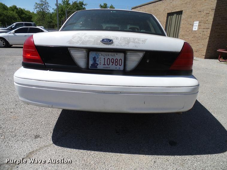 image for item DD8356 2004 Ford Crown Victoria Police Interceptor
