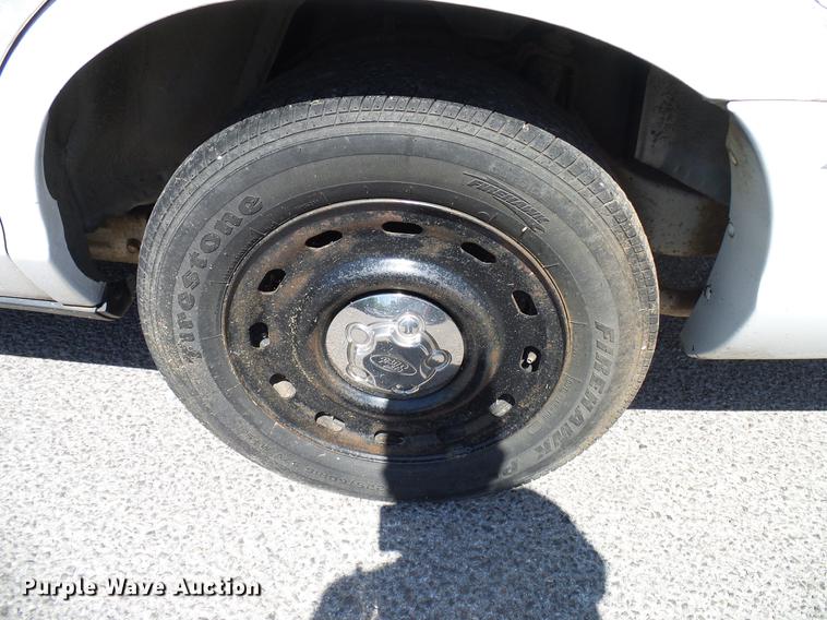 image for item DD8356 2004 Ford Crown Victoria Police Interceptor