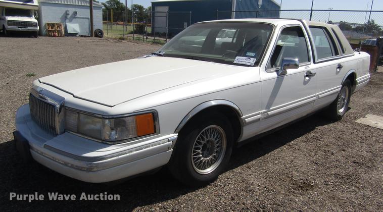 image for item DD8873 1994 Lincoln Town Car