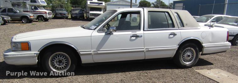 image for item DD8873 1994 Lincoln Town Car
