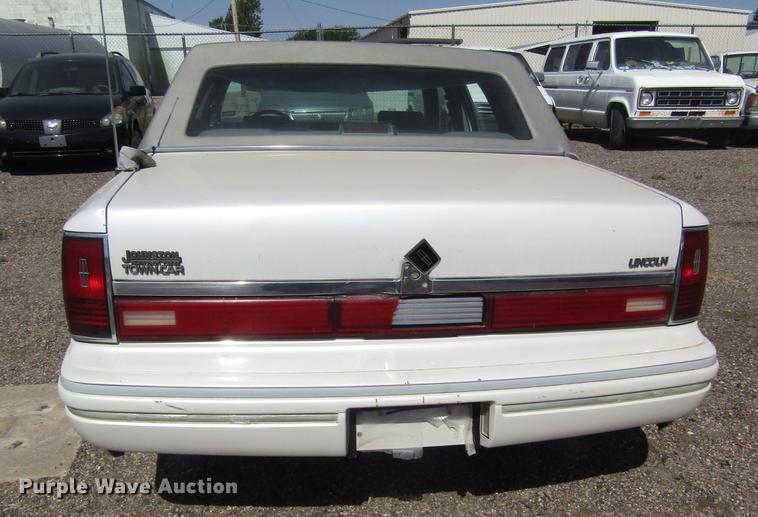 image for item DD8873 1994 Lincoln Town Car