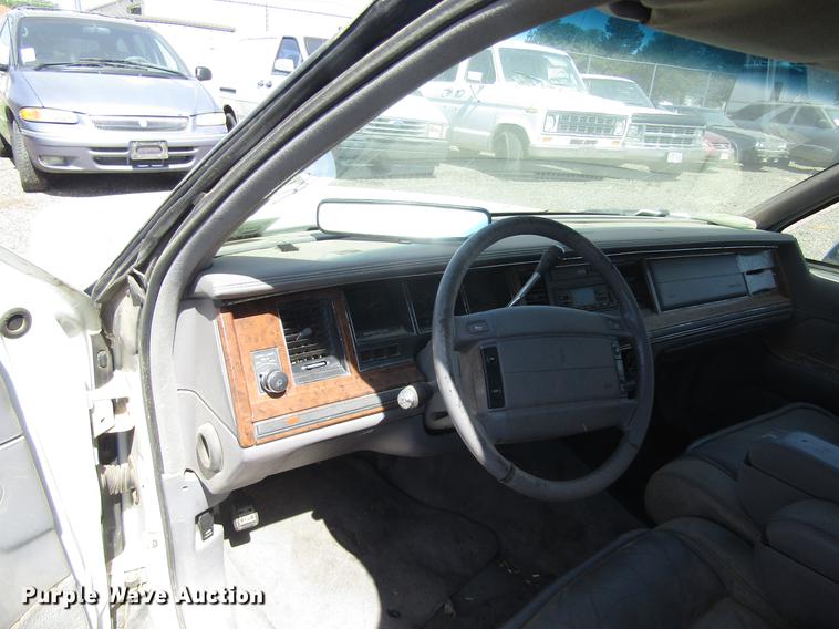 image for item DD8873 1994 Lincoln Town Car