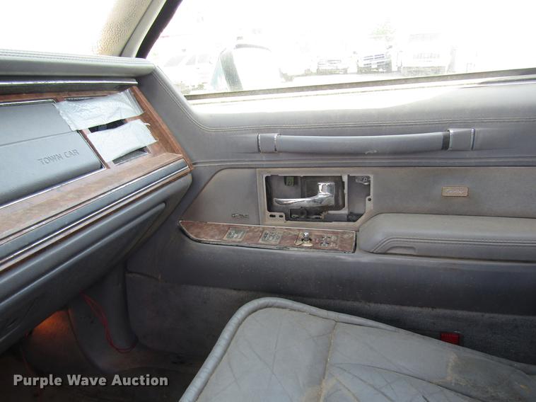 image for item DD8873 1994 Lincoln Town Car