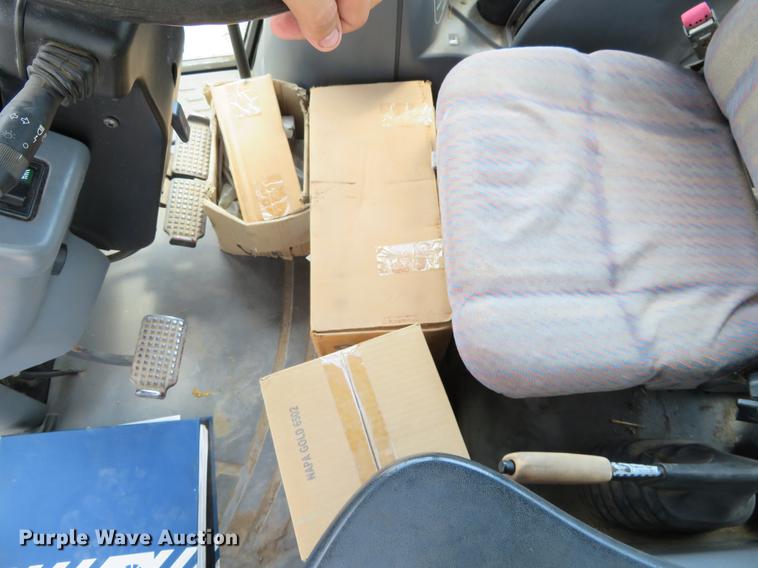 image for item DE6363 New Holland TS100 tractor