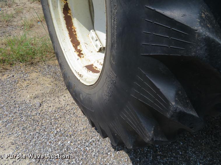 image for item DE6363 New Holland TS100 tractor