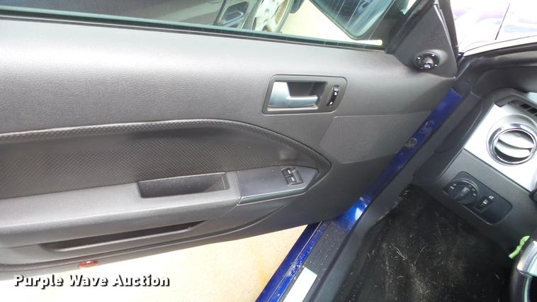 image for item DE7240 2005 Ford Mustang