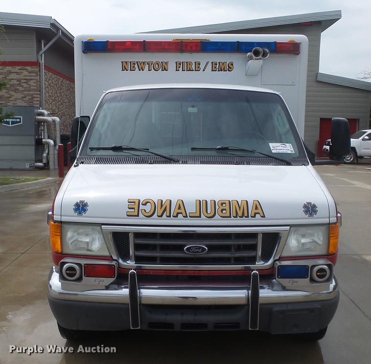 image for item DE7247 2005 Ford E450 ambulance