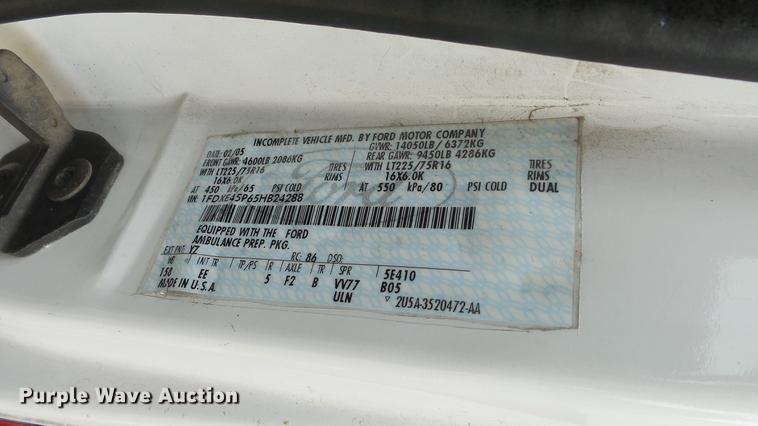 image for item DE7247 2005 Ford E450 ambulance