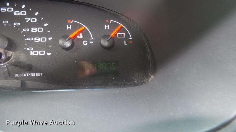 image for item DE7247 2005 Ford E450 ambulance