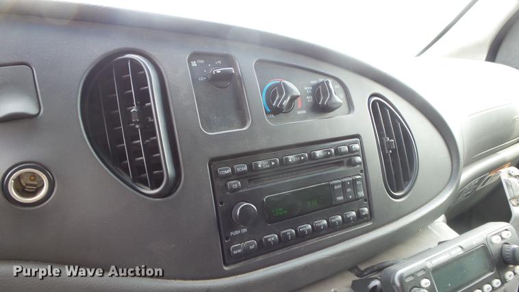 image for item DE7247 2005 Ford E450 ambulance