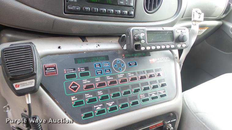 image for item DE7247 2005 Ford E450 ambulance