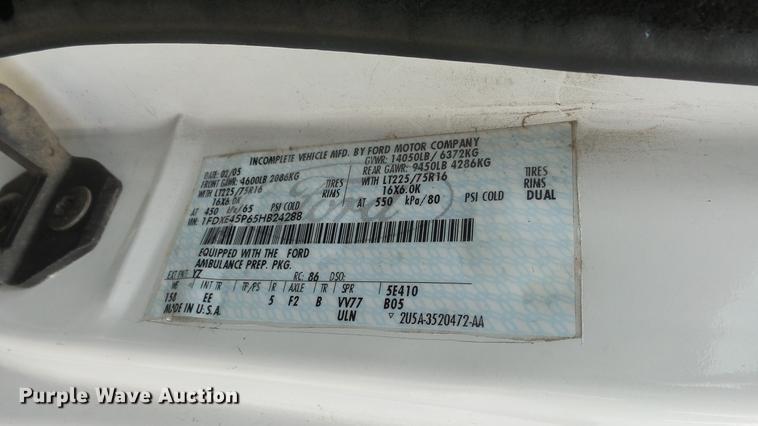 image for item DE7247 2005 Ford E450 ambulance