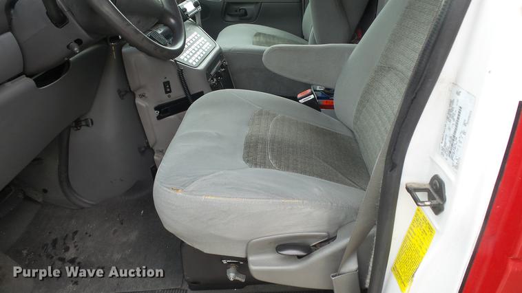 image for item DE7247 2005 Ford E450 ambulance