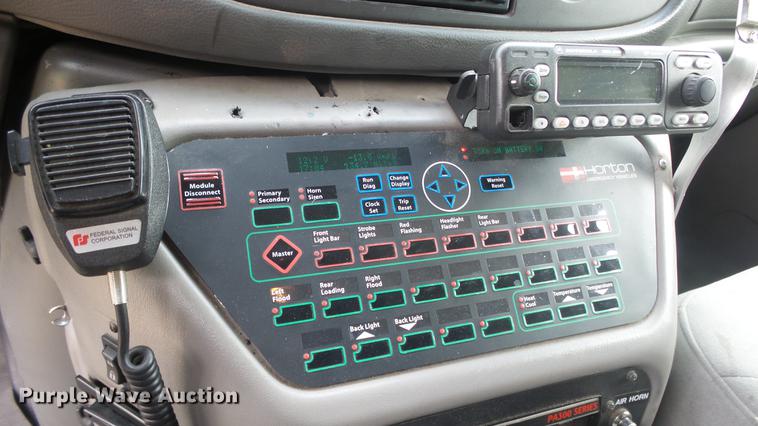 image for item DE7247 2005 Ford E450 ambulance