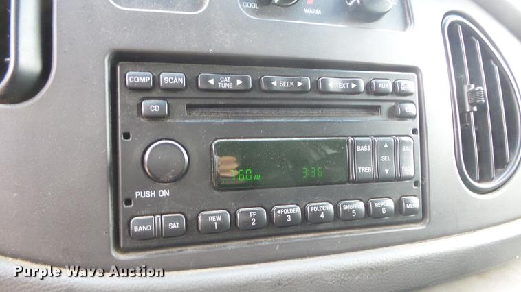 image for item DE7247 2005 Ford E450 ambulance