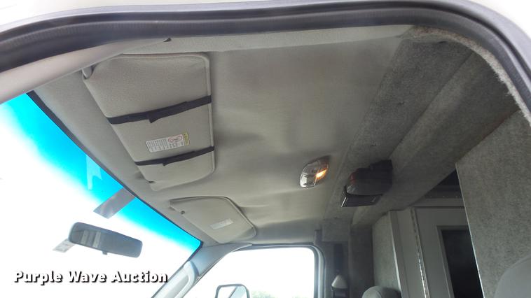 image for item DE7247 2005 Ford E450 ambulance