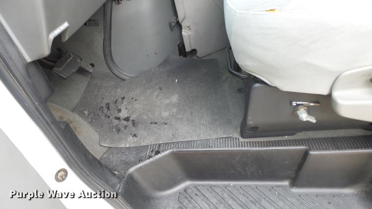 image for item DE7247 2005 Ford E450 ambulance