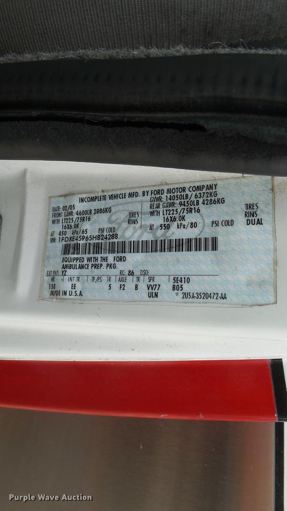 image for item DE7247 2005 Ford E450 ambulance