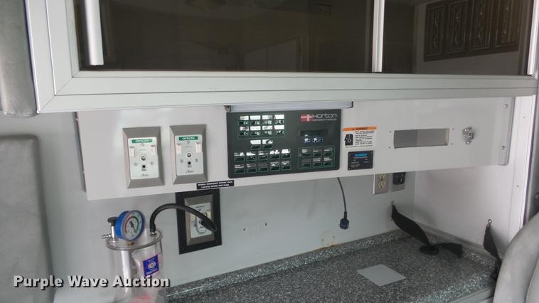 image for item DE7247 2005 Ford E450 ambulance