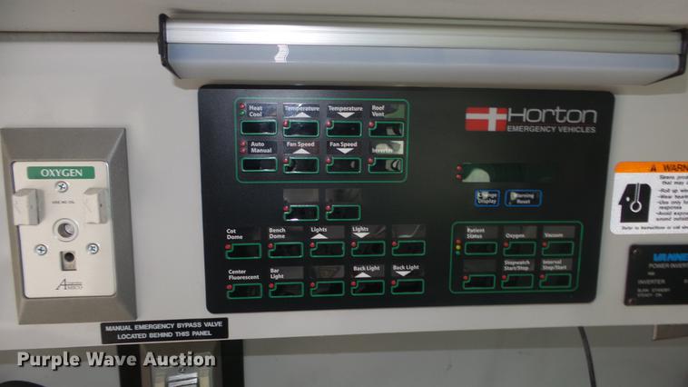 image for item DE7247 2005 Ford E450 ambulance