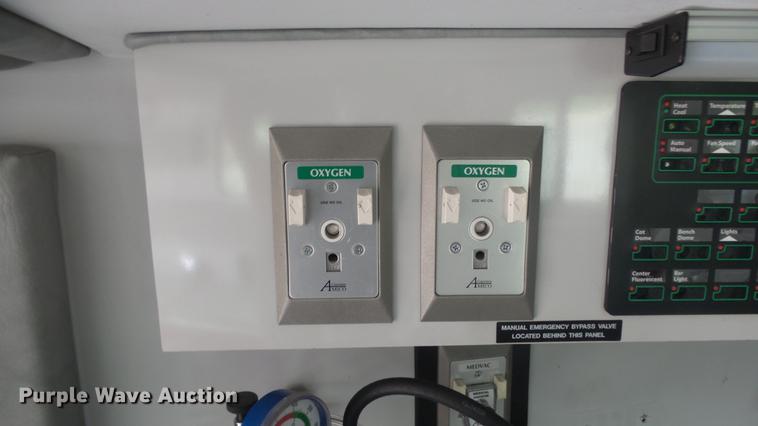 image for item DE7247 2005 Ford E450 ambulance