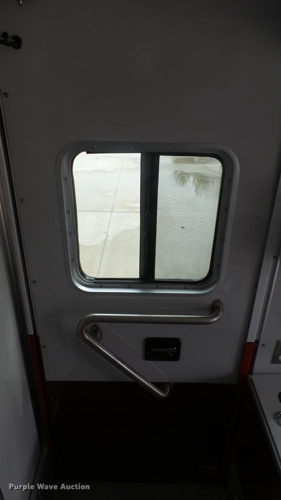 image for item DE7247 2005 Ford E450 ambulance