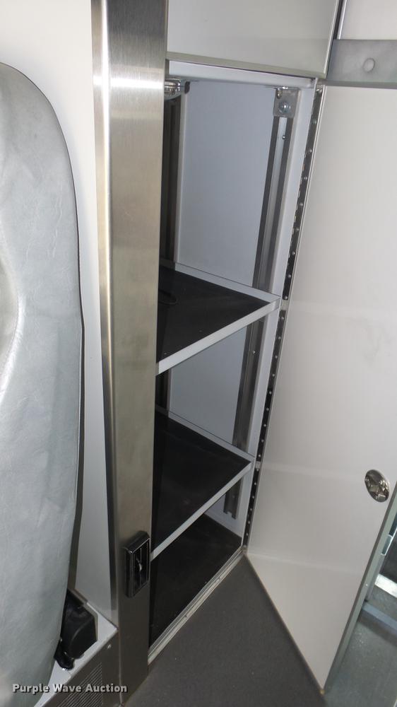 image for item DE7247 2005 Ford E450 ambulance