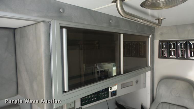 image for item DE7247 2005 Ford E450 ambulance