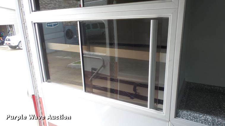 image for item DE7247 2005 Ford E450 ambulance