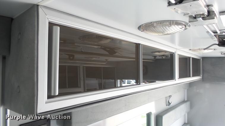 image for item DE7247 2005 Ford E450 ambulance