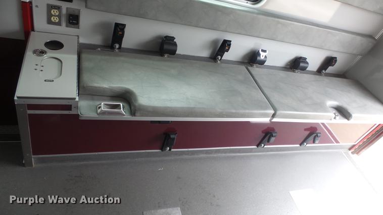 image for item DE7247 2005 Ford E450 ambulance