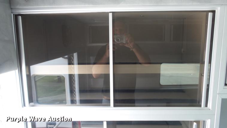 image for item DE7247 2005 Ford E450 ambulance