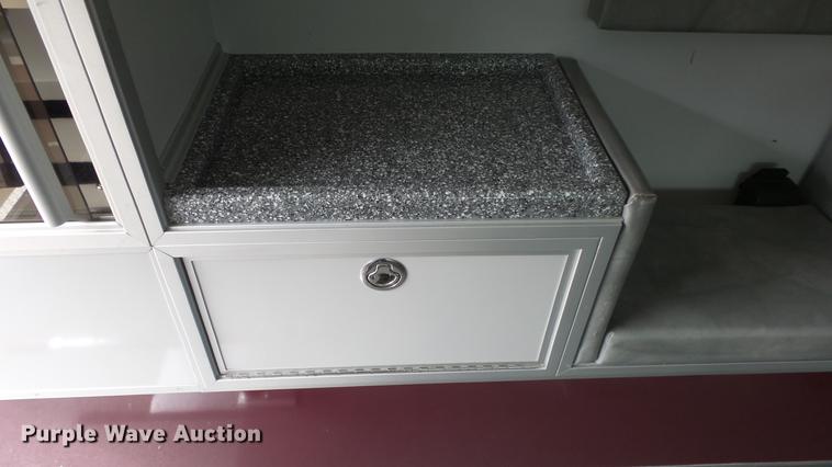 image for item DE7247 2005 Ford E450 ambulance