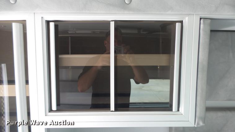 image for item DE7247 2005 Ford E450 ambulance