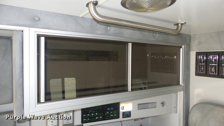 image for item DE7247 2005 Ford E450 ambulance