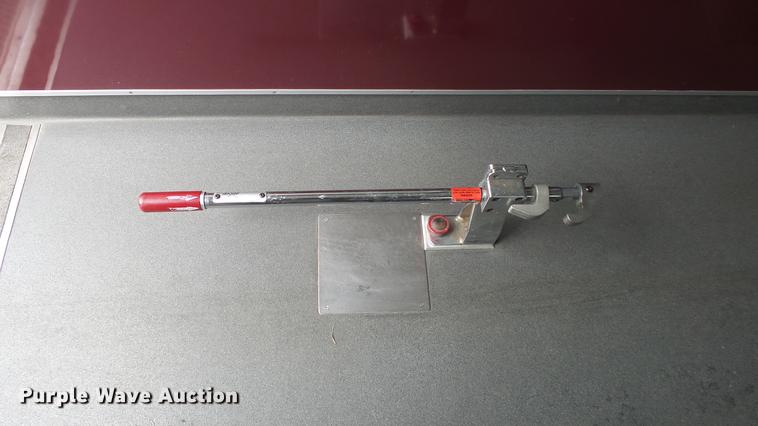 image for item DE7247 2005 Ford E450 ambulance