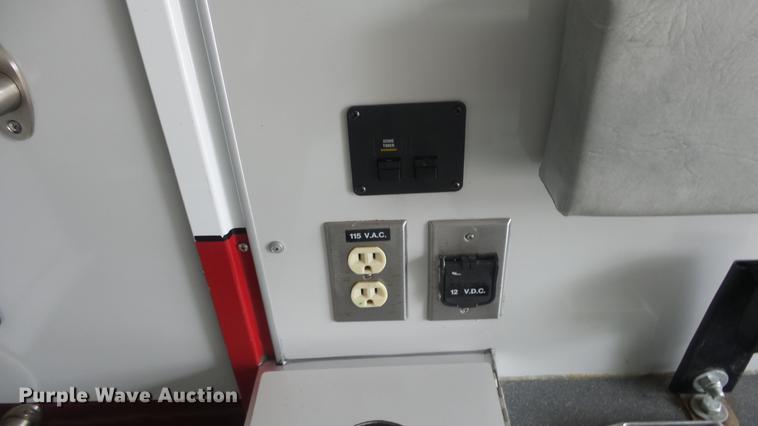 image for item DE7247 2005 Ford E450 ambulance