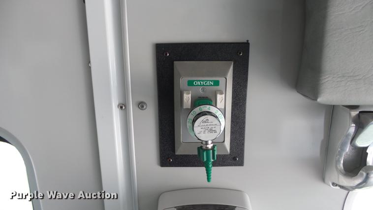 image for item DE7247 2005 Ford E450 ambulance